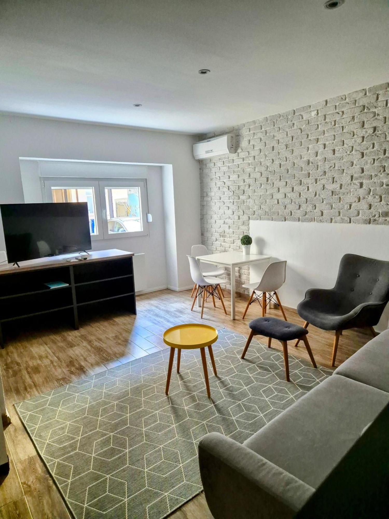 Home Apartmani I Sobe Osijek Zewnętrze zdjęcie