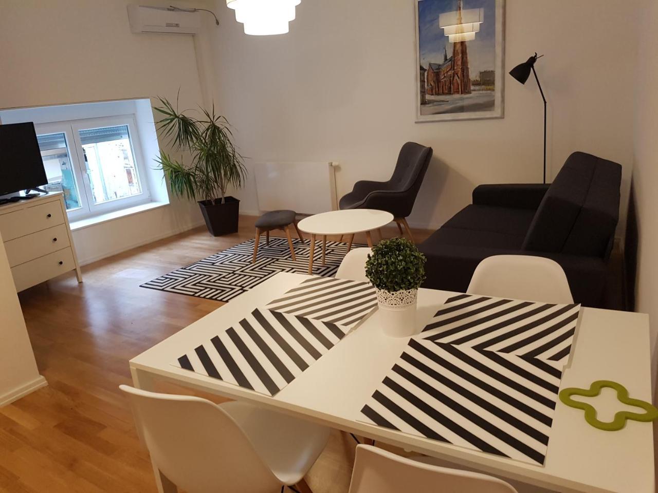 Home Apartmani I Sobe Osijek Zewnętrze zdjęcie